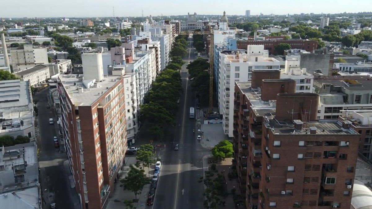 Nuevo accidente laboral en Montevideo: hombre que limpiaba el tanque de un edificio cayó y murió