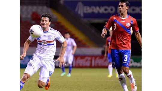 Atención Maestro Tabárez: Costa Rica le ganó Paraguay 2 a 1