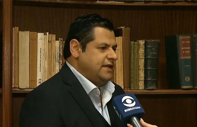marcos-pacheco-abogado-madre-niño-gusanito-manzana