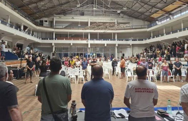 Asamblea de Adeom. Foto: Sindicato Adeom en Facebook.