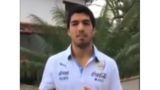Suárez dedicó otro video a sus compañeros de Liverpool
