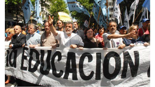 Profesores volverán a parar el jueves por negociación colectiva