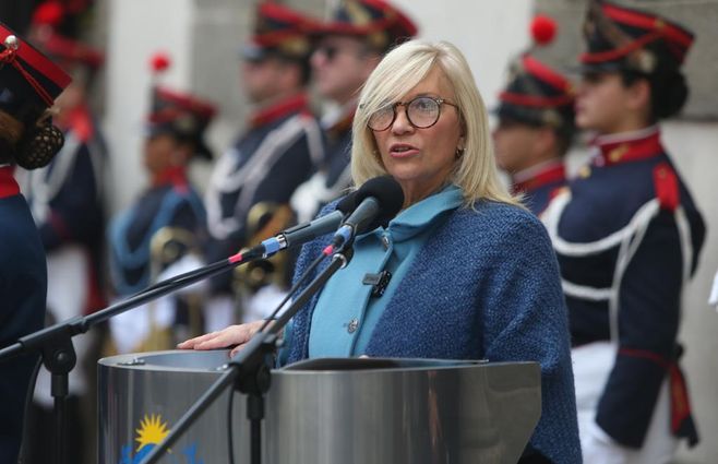 Beatriz Argimón en acto por la Jura de la Constitución. Foto: FocoUy.