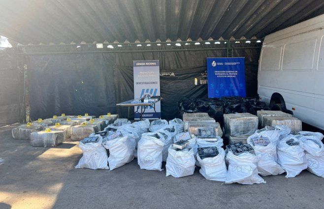 La droga incautada en Punta Espinillo, Montevideo: más de 2 toneladas de cocaína.