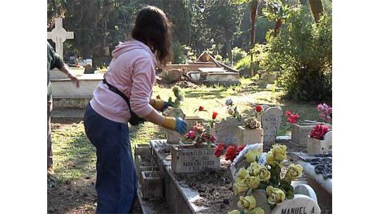 Panteones destrozados por el temporal siguen sin repararse