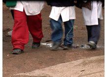 Niños de Villa García necesitan zapatos; piden colaboración