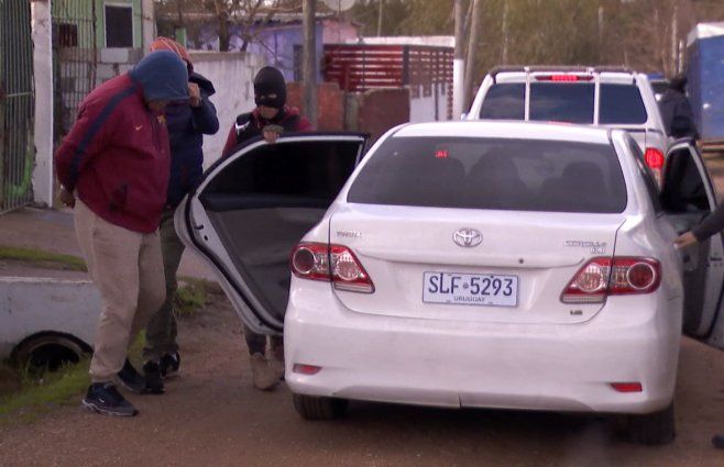Foto: Subrayado. Detenidos en allanamiento.
