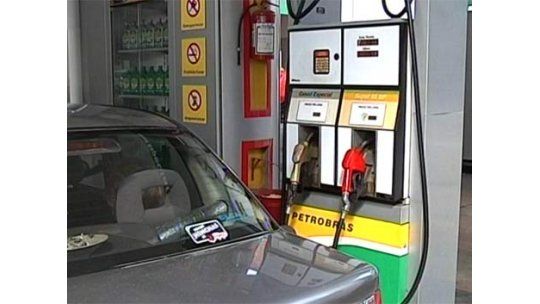 Asaltan una estación de servicio por día, según estacioneros