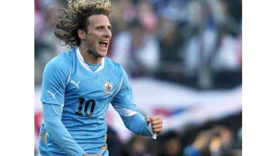 Me vino bien hacer goles en el Inter, dijo Diego Forlán