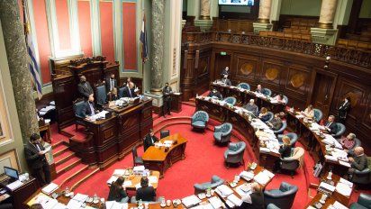 ocho jerarcas del gobierno fueron citados al parlamento por el frente amplio