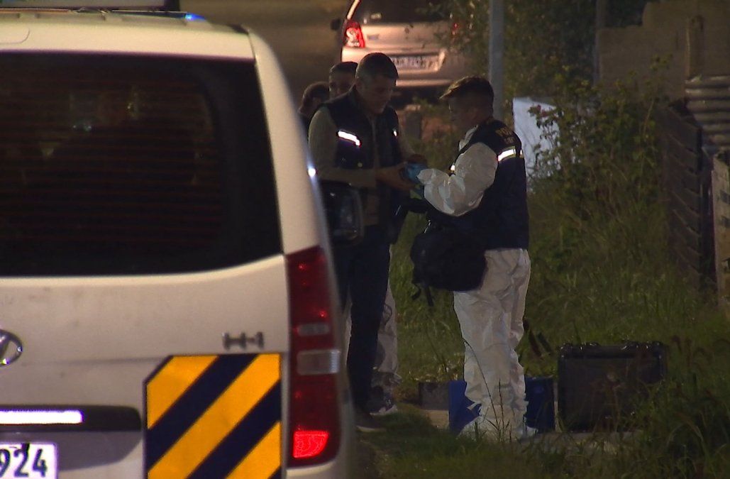 Homicidio en Punta de Rieles: un hombre recibió varios balazos y se desplomó en la calle
