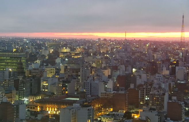 Montevideo-Centro-amanecer-cámar-del-canal