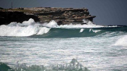 Altas olas golpean las costas de Nueva Zelanda