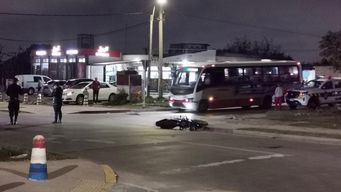 un peaton y un motociclista estan graves tras protagonizar un siniestro de transito