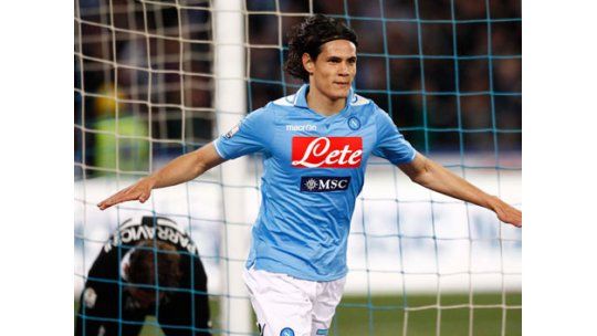 Cavani guió al Nápoli a un nuevo triunfo en Italia