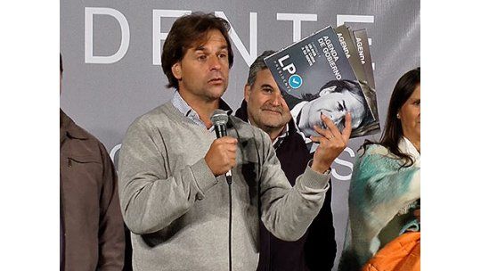 Lacalle Pou le envió a Tabaré su plan de gobierno con un delivery