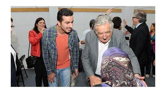mujica con familias sirias