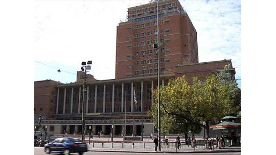 Intendencia despide a jerarcas pero los premia con otros cargos