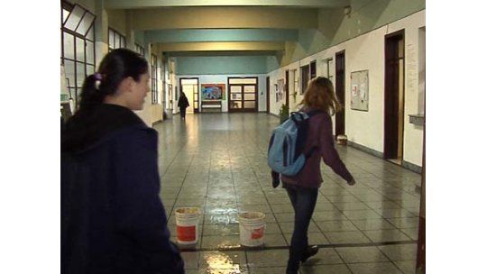 Profesores amenazan con retrasar inicio de clases en Montevideo