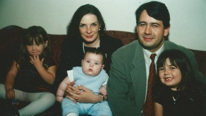 Plácido y Sam Domingo con sus hijos en tiempos en que estaban en la secta&nbsp;