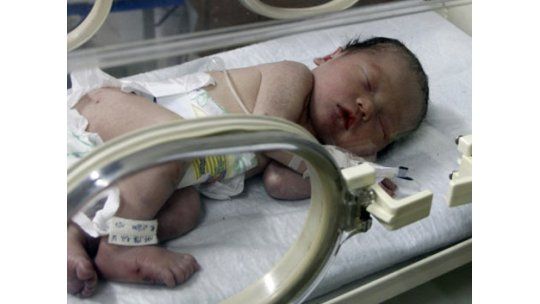 Bebé chino cayó a la cañería del inodoro por accidente