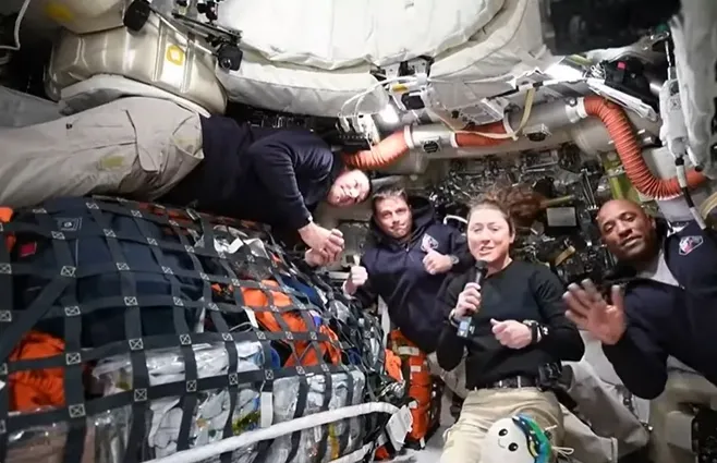 El astronauta Jeremy Hansen dijo que tuvo la sensación que estábamos cayendo del cielo hacia la Tierra