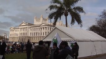 funcionarios de salud publica se movilizan este martes contra cese de contratos en asse