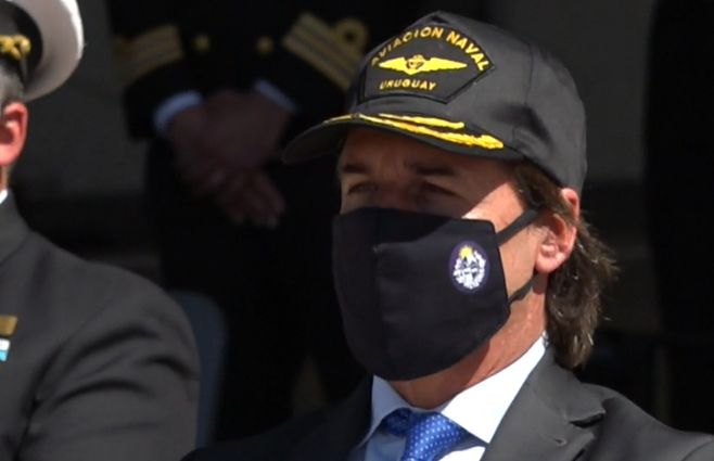 Lacalle-Maldonado-gorra-aviación-naval.jpg