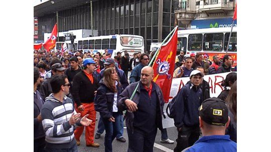 Metalúrgicos siguen de huelga y hoy marcharon por 18 de Julio