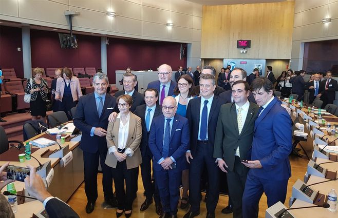 Foto: Delegación del Mercosur en la negociación, con el canciller Nin Novoa y el subsecretario de Economía Pablo Ferreri (publicada por Ferreri en Twitter).