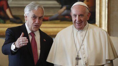 el papa francisco expulso a otros dos obispos chilenos por abuso de menores