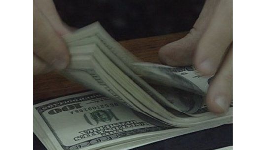 Un dólar cada vez más bajo que se acerca a los $ 17