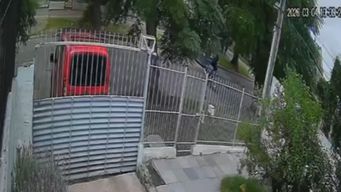 cerrito de la victoria: delincuente en moto rodeo a adolescente que iba hacia el liceo, la amenazo y le robo el celular