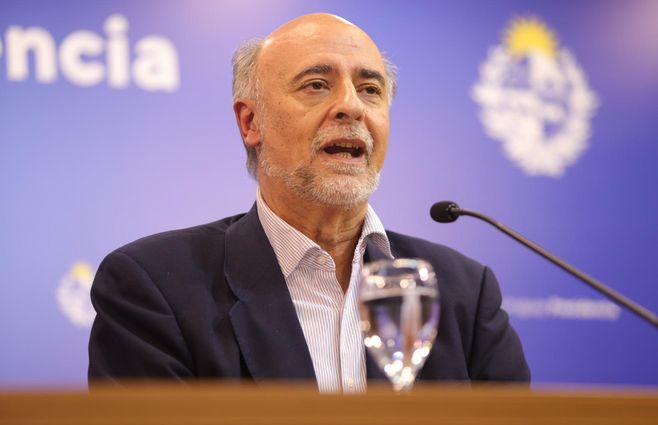 Pablo Mieres en conferencia de prensa por el Día de los Trabajadores.&nbsp;