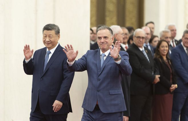 Xi-Jinping-con-Orsi-Foto-Presidencia-saludando