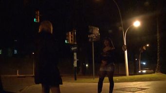 trabajadoras sexuales advierten por cierre de whiskerias; reciben capacitacion para brindar servicios a personas con discapacidad