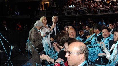 Animan la inauguración de Antel Arena la vicepresidenta Lucía Topolansky, la entonces ministra Carolina Cosse y el presidente Vázquez. El 1ª de marzo, el elenco oficialista volverá al reducto.&nbsp;