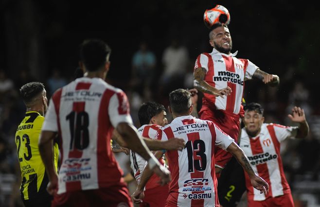 Peñarol y River Plate se enfrentan en el Parque Saroldi por el Torneo Apertura. Foto: Foco UY