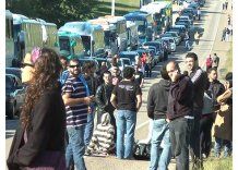 Colas de 4 km en Puente San Martín; pasaron unas 10.000 personas