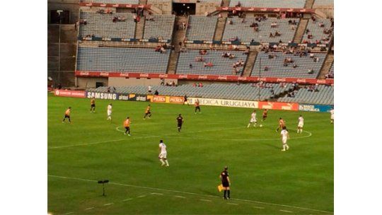 Nacional le ganó a Sud América 2-0 y sigue primero junto a Fénix