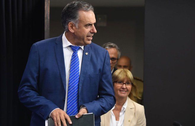 Orsi al ingresar a la conferencia de prensa donde hizo anuncios tras el primer Consejo de Ministros, el 25 de marzo. Foto: FocoUy