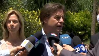 lacalle se reunio con argentinos aseguro que 20 mil pidieron la residencia fiscal