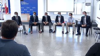 el gobierno presento un plan de redistribucion de personal a los funcionarios de casa de galicia