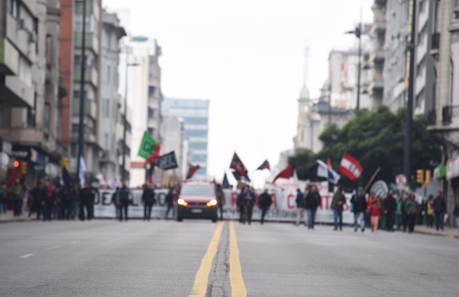 Marcha de sindicatos de la educación. Foto: Foco Uy