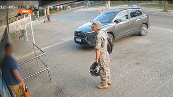 investigan rapina a local de cobranzas: delincuente estaba vestido con el uniforme de la guardia republicana