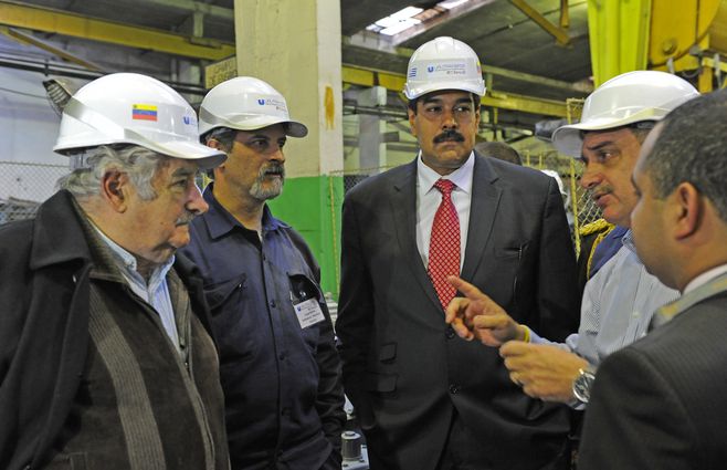 El 7 d emayo de 2013, el entonces presidente Mujica recorrió las instalaciones de la empresa recuperada Urutransfor junto a su colega venezolano, Nicolás Maduro.
