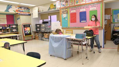 nueva york reabrira escuelas primarias pese a avance del coronavirus