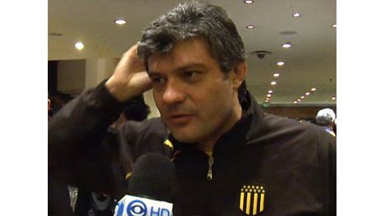 Gonçalvez asume este lunes como nuevo DT de Peñarol