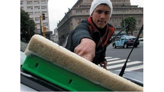 Blancos promueven plebiscito contra los limpiavidrios