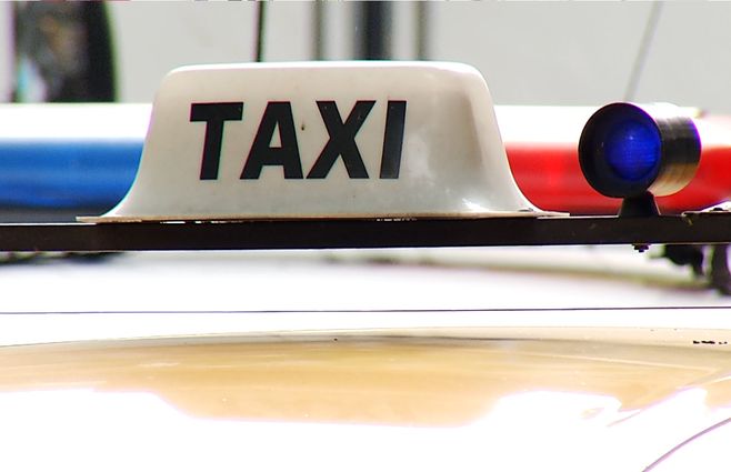 taxi-generico-y-policia